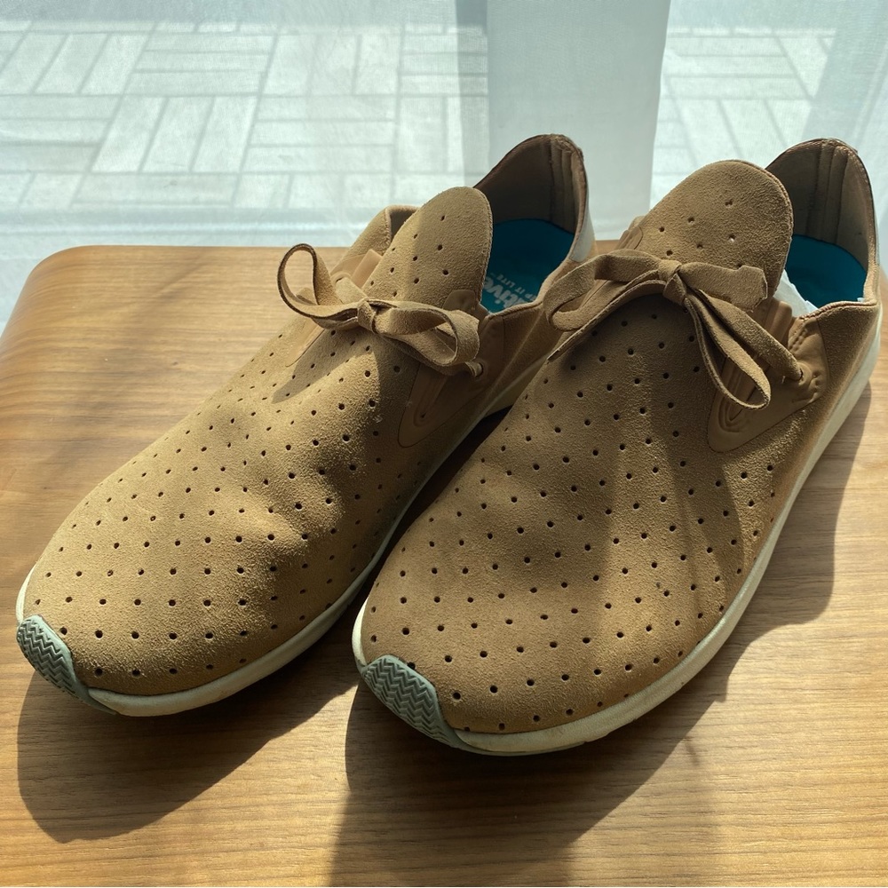 Native Keep It Lite - Men’s Tan Shoes Size 8.5